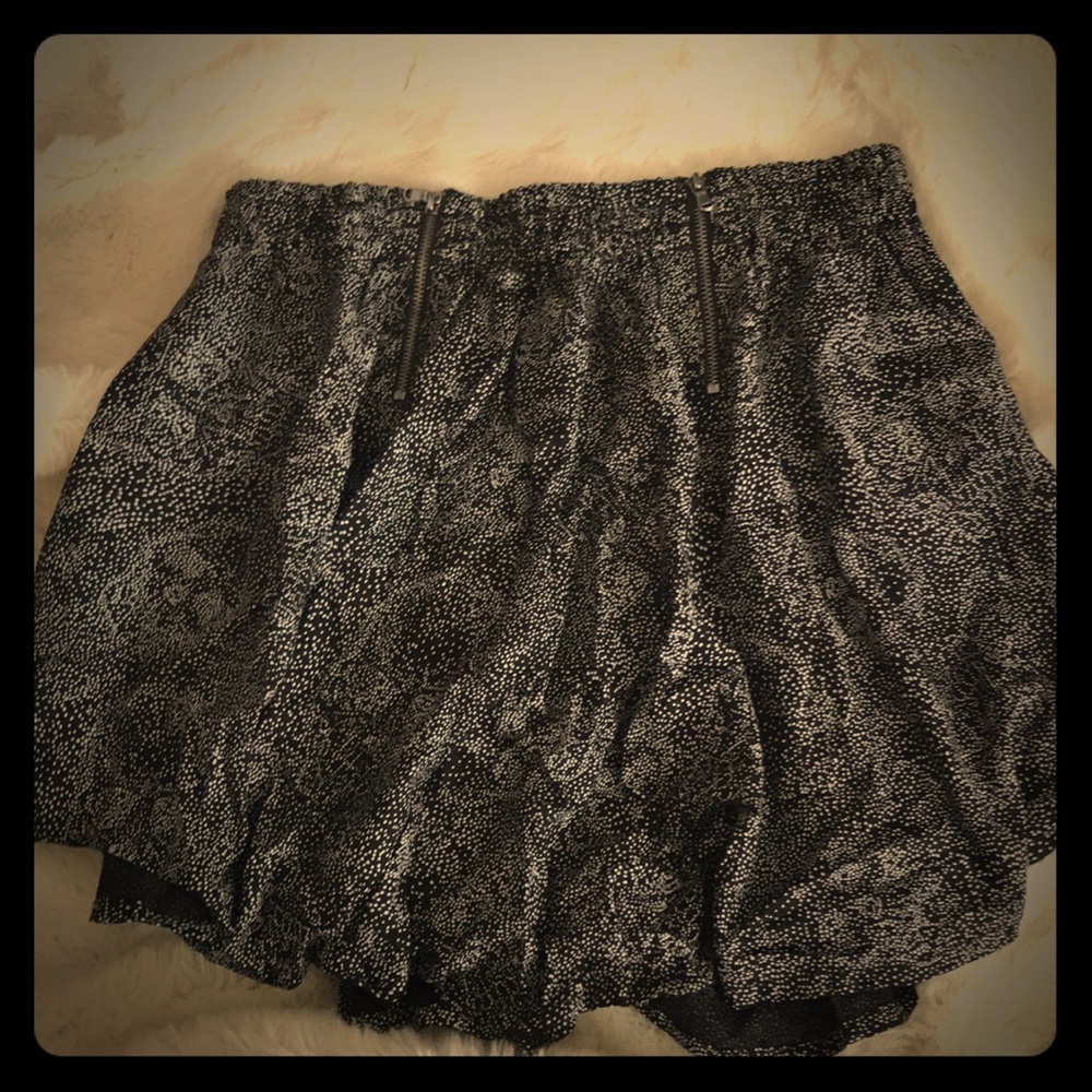 Vans dotted skull skirt worn once